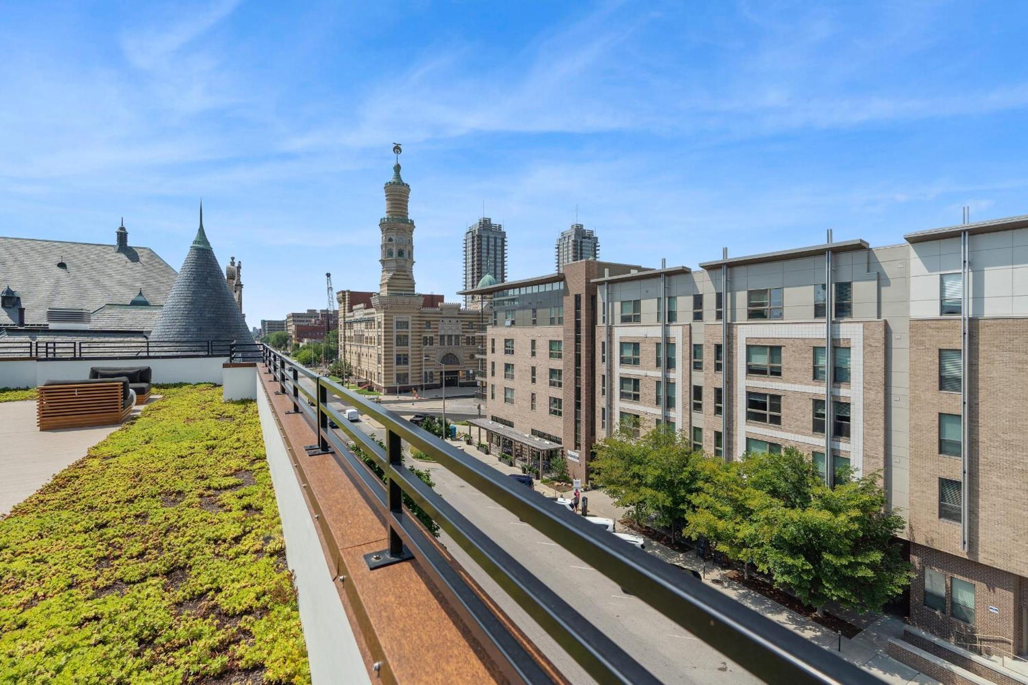 Cozysuites Mass With Parking Lounge & Roof Deck #27