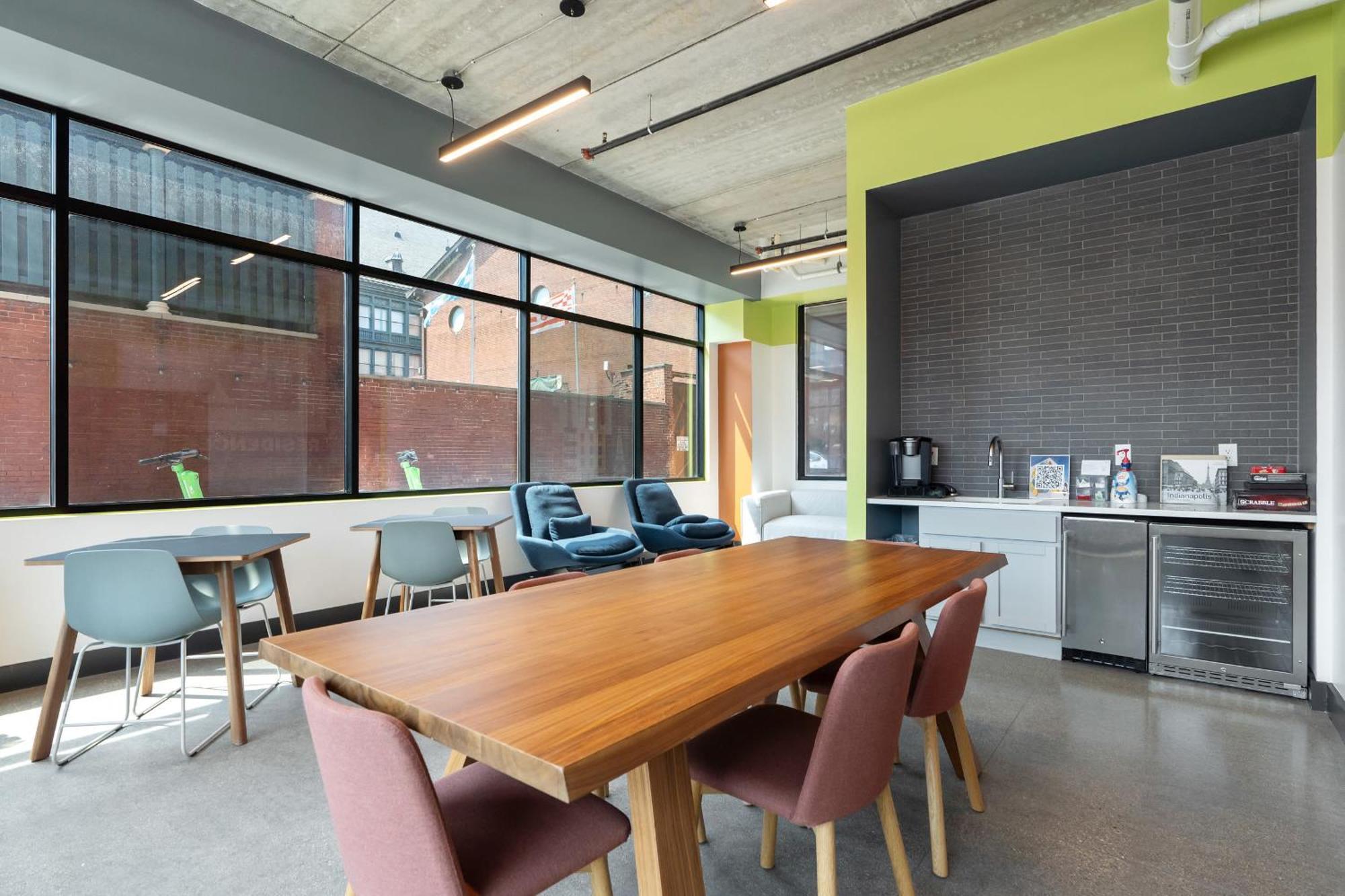 Cozysuites Mass With Parking Lounge & Roof Deck #27 Apartment Indianapolis