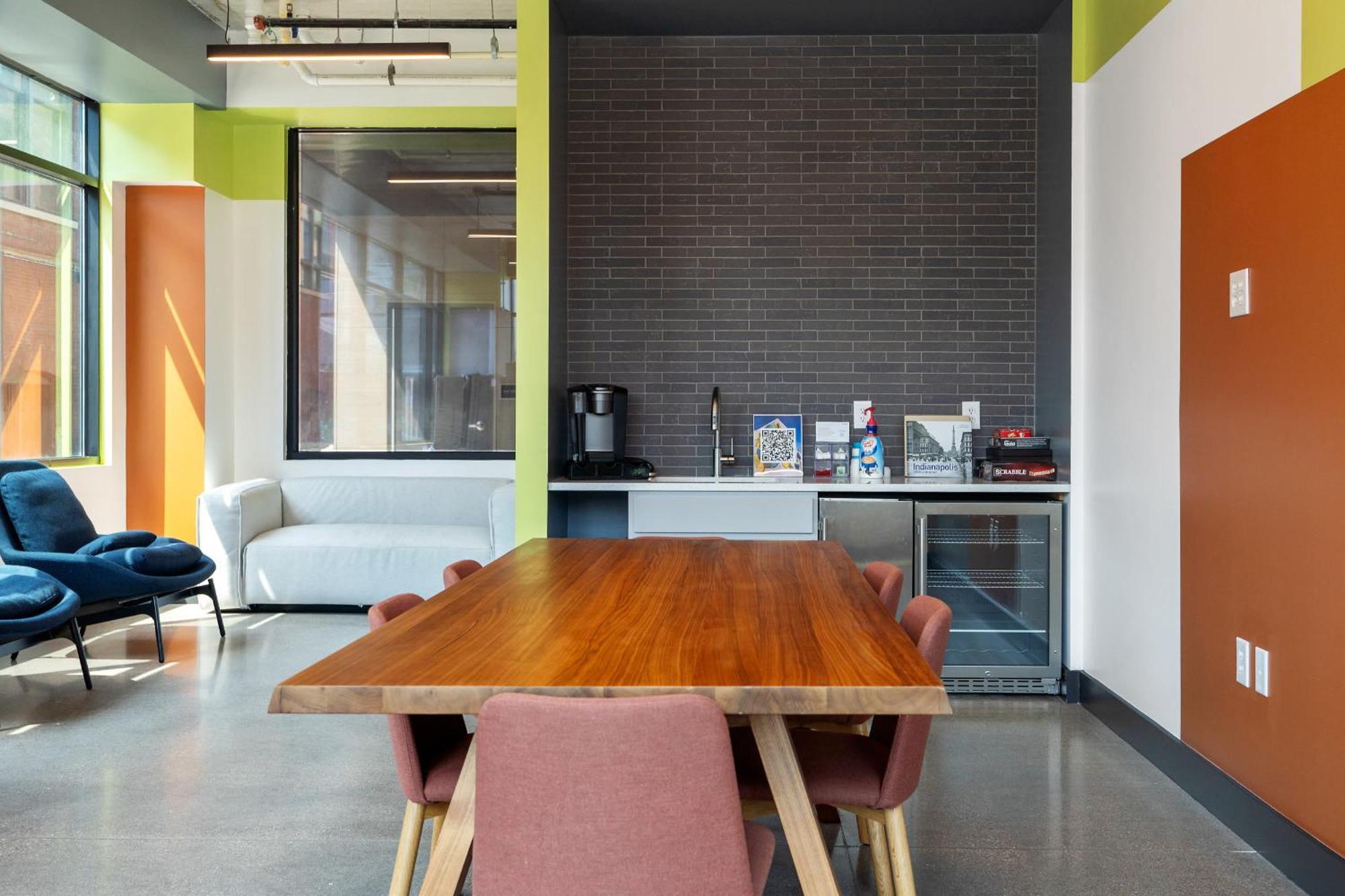 Cozysuites Mass With Parking Lounge & Roof Deck #27 * Indianapolis